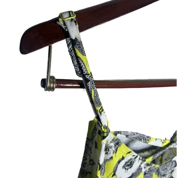 EUC Torrid Neon Yellow Paisley and Floral Blouse 1X - Picture 4 of 8